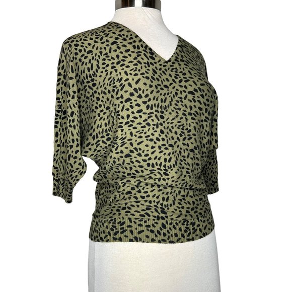Premise knit sweater size Medium pull over green black animalprint stretch V-nec - Picture 7 of 13